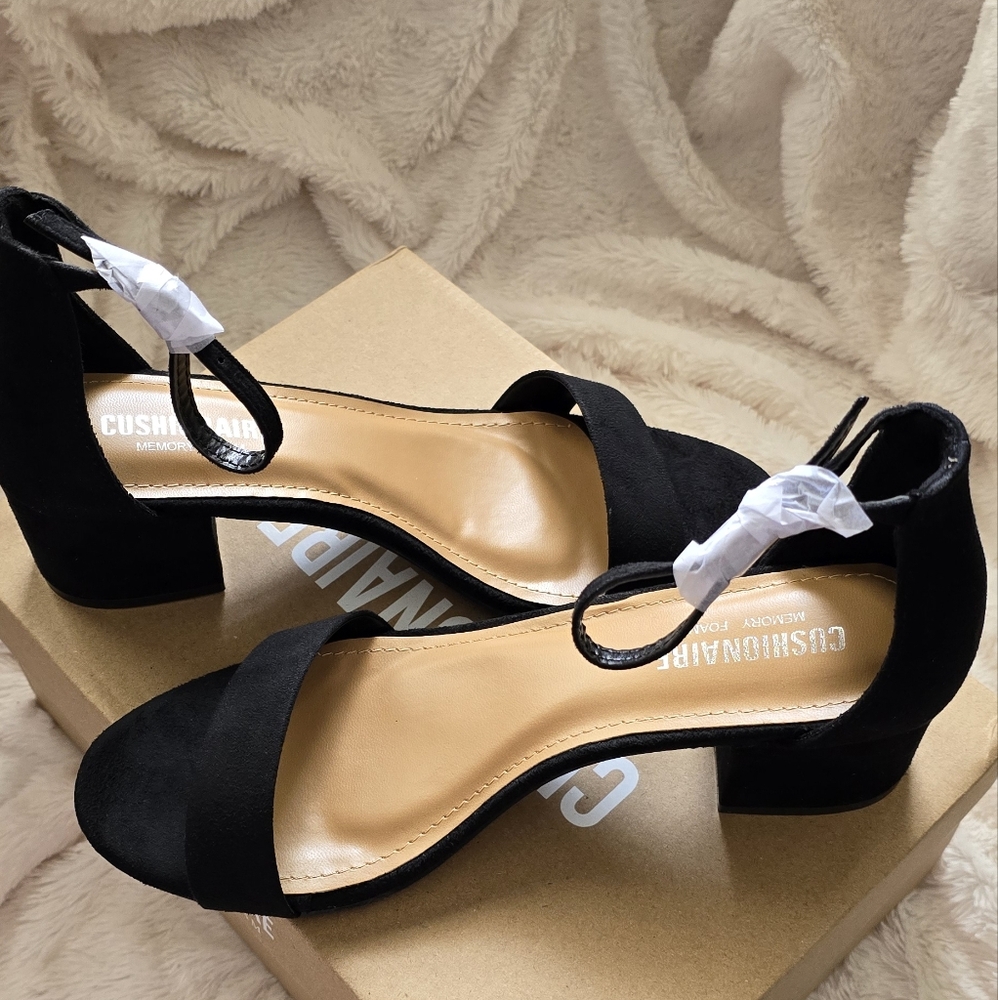 Womens Cushionaire Size 6 1/2 Black Sandal